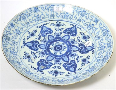 Lot 261 - A Chinese porcelain saucer dish, Kangxi, painted in underglaze blue with foliage within a leaf...