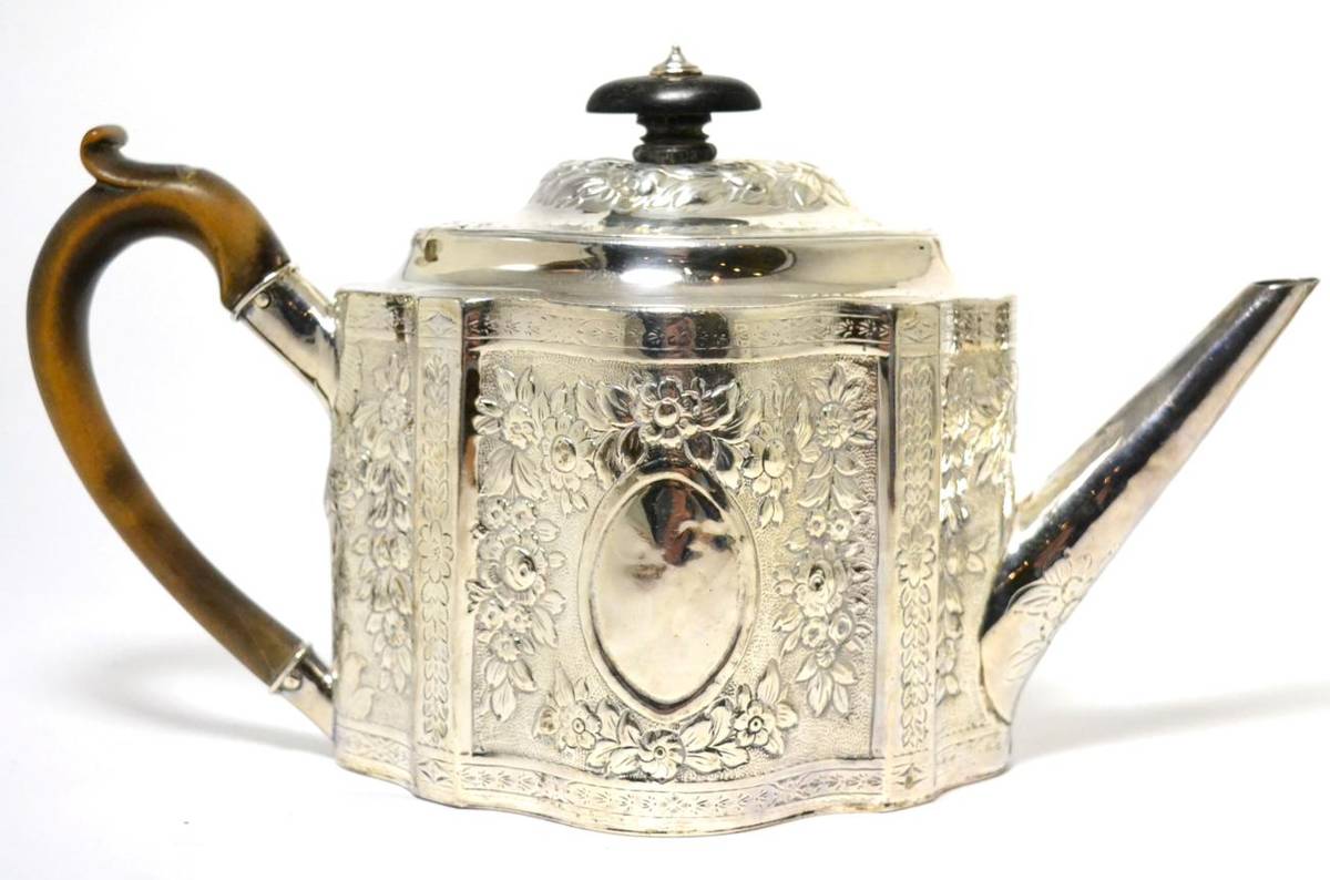 Lot 417 - A George III silver teapot by Hester Bateman