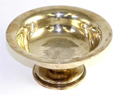 Lot 154 - A Victorian silver circular bowl, engraved with a family crest Edinburgh, 1844, 17oz