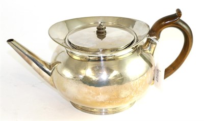 Lot 259 - George IV silver teapot, London, 1829, 22oz