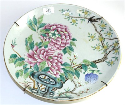 Lot 285 - A Chinese porcelain sauce dish, Kangxi reign mark but not of the period, painted with famille...