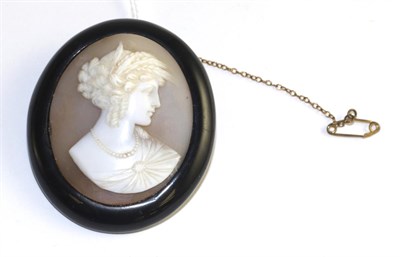 Lot 336 - A carved shell cameo brooch, the oval cameo depicting a female bust with ears of wheat in her hair