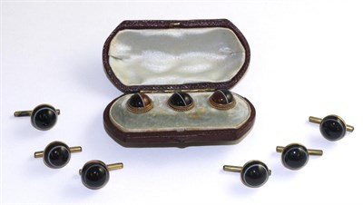 Lot 566 - A cased set of three banged agate dress studs, in yellow rope frames, measure 1.2cm in diameter and