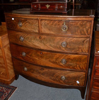 Lot 1412 - A late George III bow fronted chest of drawers, 105cm wide