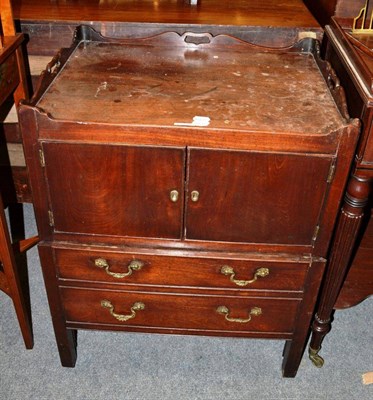 Lot 1425 - A George III mahogany tray top commode, 62cm wide