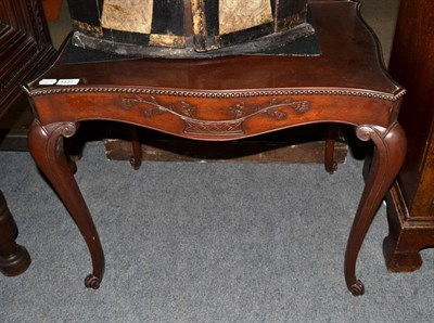 Lot 1437 - A mahogany serpentine shaped coffee table on cabriole legs, 66cm wide