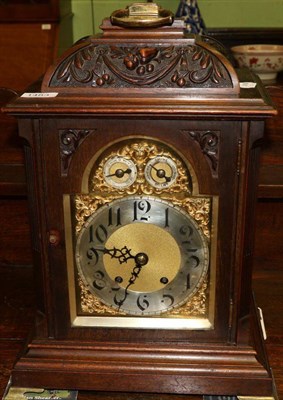 Lot 1483 - A mahogany quarter striking table clock, retailed by Thos Reynoldson & Son, Hull, circa 1910,...