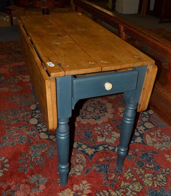 Lot 1658 - A Victorian pine drop leaf table, 101cm wide