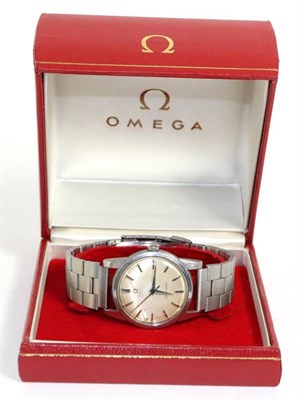 Lot 575 - A stainless steel automatic centre seconds wristwatch, signed Omega, 1962, (calibre 552) lever...