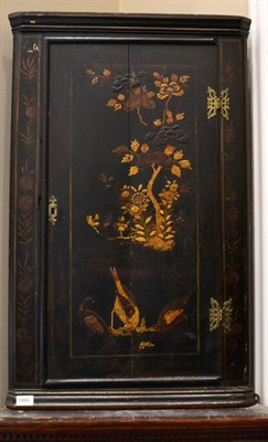 Lot 1489 - An 18th century chinoiserie decorated hanging corner cupboard, the panelled door decorated with...