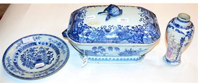 Lot 39 - A Chinese Porcelain Tureen and Cover, Qianlong, with pomegranate knop, painted in underglaze...