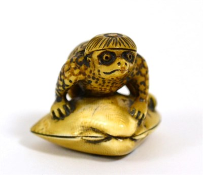 Lot 101 - A Japanese Ivory Netsuke, signed Gyokuzan, Edo/Meiji period, as Kappa on a clam shell, 4.5cm
