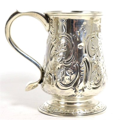 Lot 820 - A George III Provincial Silver Mug, John Langlands & John Robertson, Newcastle 1780, baluster...