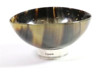 Lot 329 - A Modern Silver Mounted Horn Bowl, Braybrook & Britten, London 2001, 15.5cm diameter