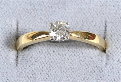 Lot 585 - An 18 Carat Gold Solitaire Diamond Ring, a round brilliant cut diamond in a claw setting, to...