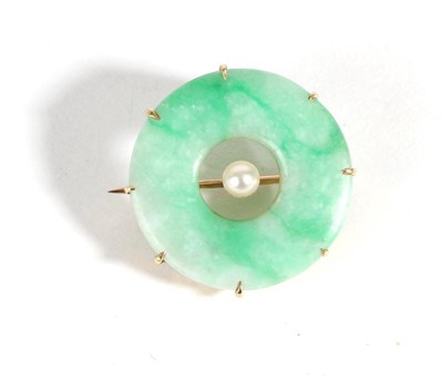 Lot 640 - A Jade and Pearl Brooch, a jade bi in a claw setting with a central pearl, measures 2.5cm in...