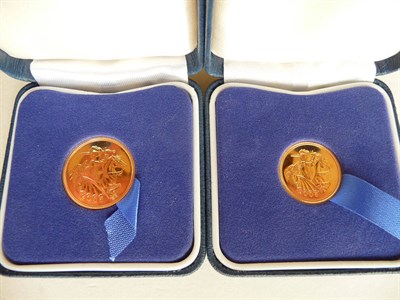 Lot 22 - Sovereign 2005 and Half Sovereign 2005, both with Timothy Noad reverse design, cased, BU