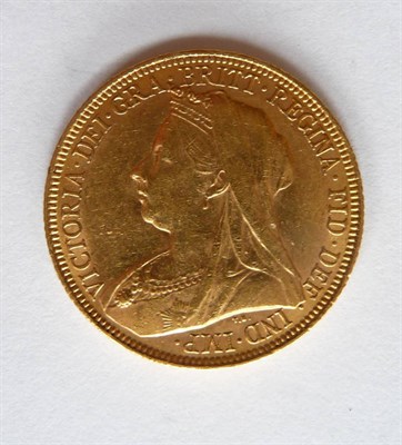 Lot 125 - Sovereign 1900s, contact marks otherwise AVF/VF