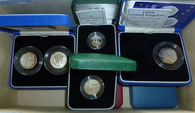 Lot 368 - A Collection of Silver Proof Piedforts comprising: £5 2000 'Queen Mother', 50p 1993, 50p...