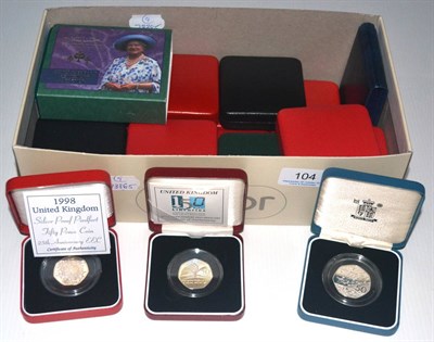 Lot 104 - A Collection of 21 x UK Silver Proof Piedforts comprising: 1 x £5 2000, 7 x £1: 1993,...