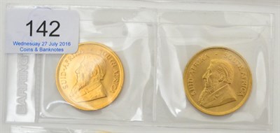 Lot 142 - ~South Africa 2 x Krugerrands 1975 & 1976, each 1oz fine gold, UNC