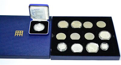 Lot 165 - Miscellaneous UK Silver Proofs comprising: 2 x crowns 1977 & 1980 no certs or CofI, £5 1999 with