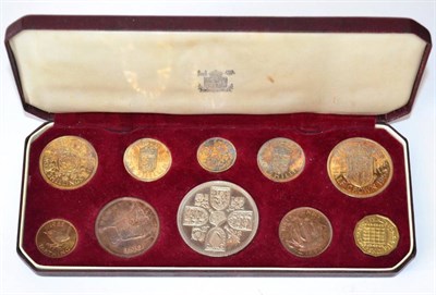 Lot 169 - Proof Set 1953, 10 coins farthing to crown; in CofI, some uneven toning & carbon spots on CuNi...