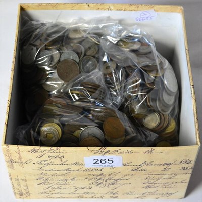 Lot 265 - 1400+ Foreign Coins including 227 x silver (weight 983g)