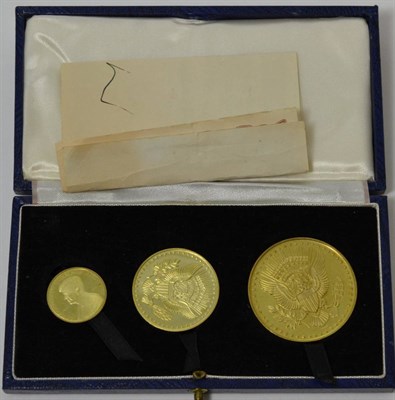 Lot 412 - President Kennedy Memorial Medal Set, comprising 3 x hallmarked 18ct gold medals: 40mm (35.2g),...