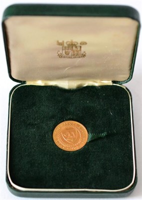 Lot 141 - Isle of Man Sovereign 1965, 'Bicentenary of the Revestment Act 1765 - 1965,' rev. triskeles, 7.99g