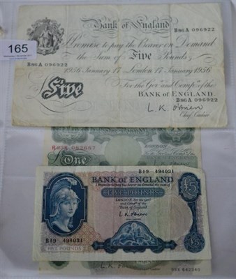 Lot 165 - 5 x Bank of England Notes, all O'Brien & comprising: white £5 London Jan 17 1956, B86A, vertical