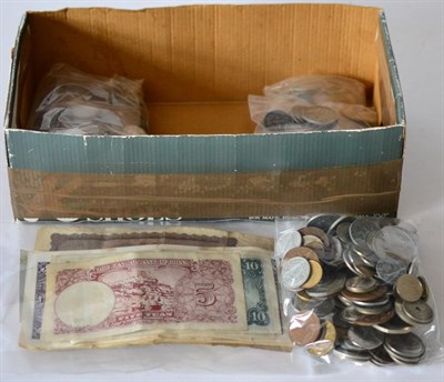Lot 252 - 700+ Foreign Coins of which 31 x silver (weight 220g) including USA dollar 1878 VF & half...