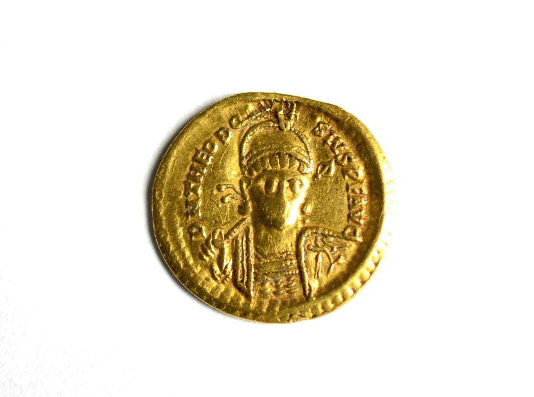 Lot 9 - Roman Imperial: Theodosius II (AD402 - 450) Gold Solidus: D N THEODOSIVS P F AVG around...