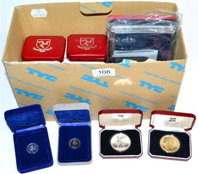 Lot 108 - 5 x Silver Proof Crowns comprising: 1972 with cert, in CofI, 1977(x3) no certs, in CofI & 1981 with