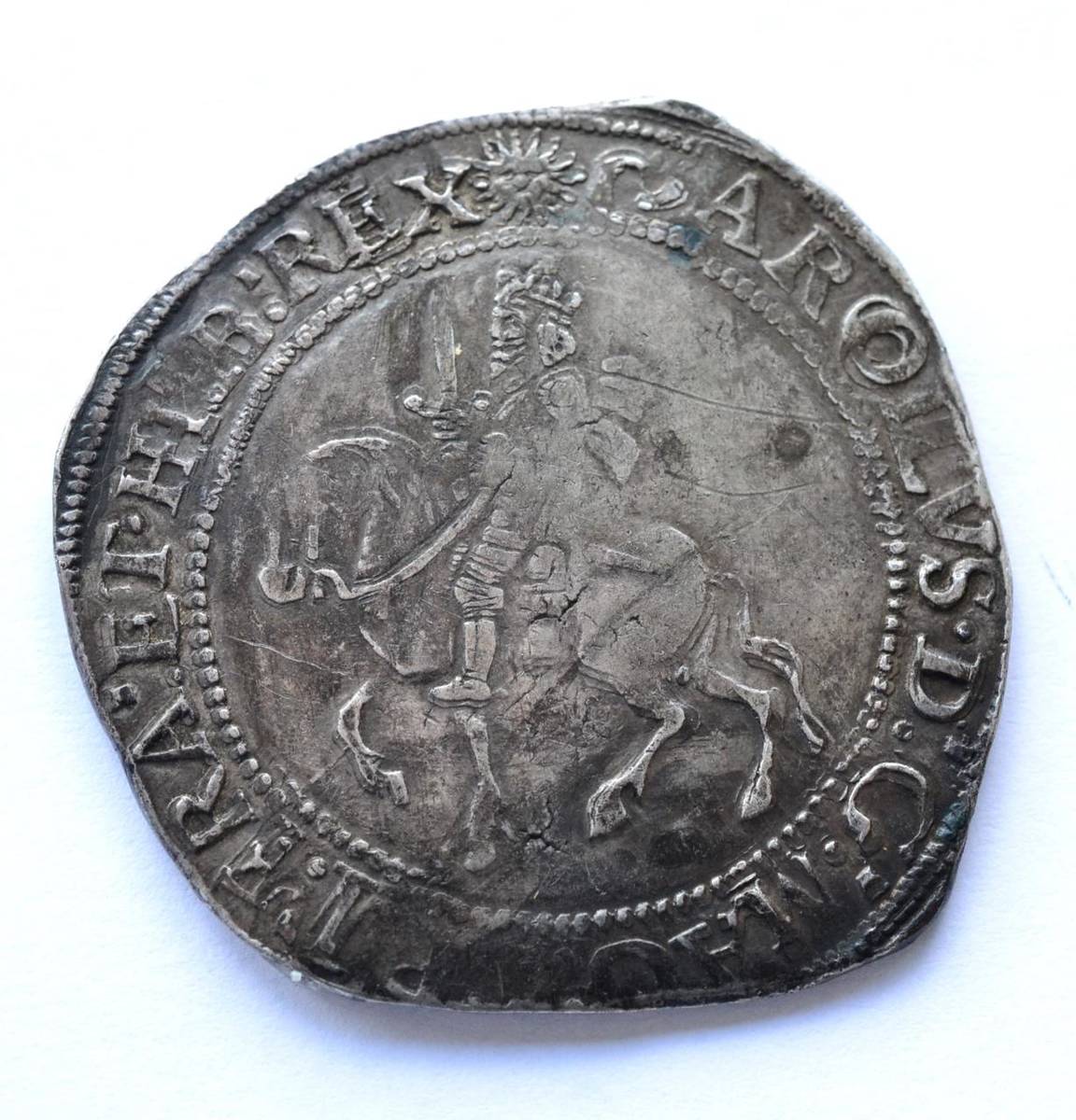 Lot 10 - Charles I Halfcrown, Tower Mint under Parliament, MM sun; obv no groundline, a few letters in...