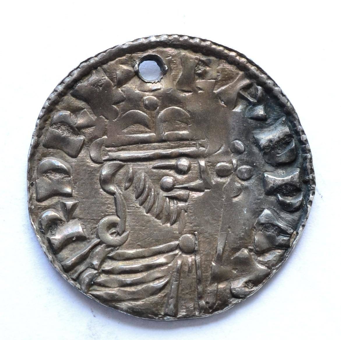 Lot 32 - Edward the Confessor Silver Penny, hammer cross type, Hastings Mint; obv. EADPARRD RE around...