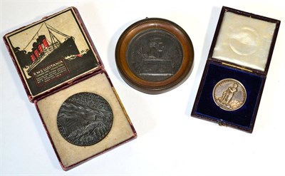 Lot 226 - 3 x Commemorative Medals comprising: (1) 'The Sinking of the Lusitania' British-made cast...