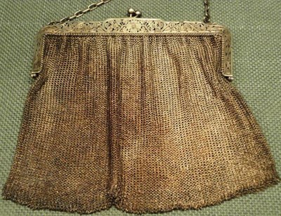 Lot 1213 - Silver Mesh Evening Purse, with pierced foliate hinge, stamped 925