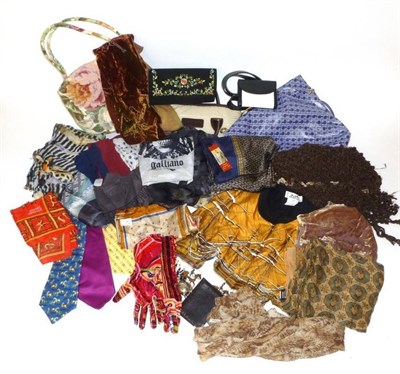 Lot 1075 - Assorted Modern Handbags and Accessories including a new Barbour Quilted Handbag (with original...