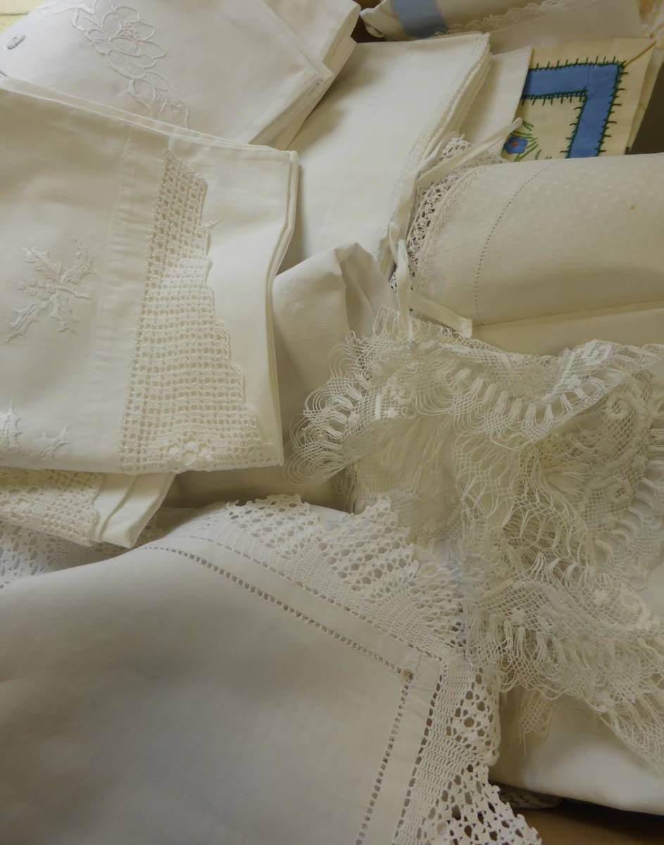Lot 1020 - Assorted White Bed Linen, table cloths, 11ft banqueting cloths, tray cloths, bed linen etc (one...