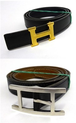 Lot 2160 - Small Hermes Navy/Dark Green Reversible Leather Belt with gilt metal 'H' buckle, with impressed...