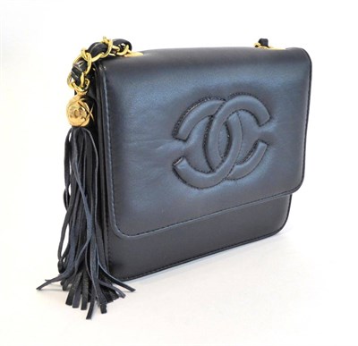 Lot 2280 - Circa 1980s Navy Leather Chanel Shoulder Bag, with stitched embossed cross 'C's to the outer...