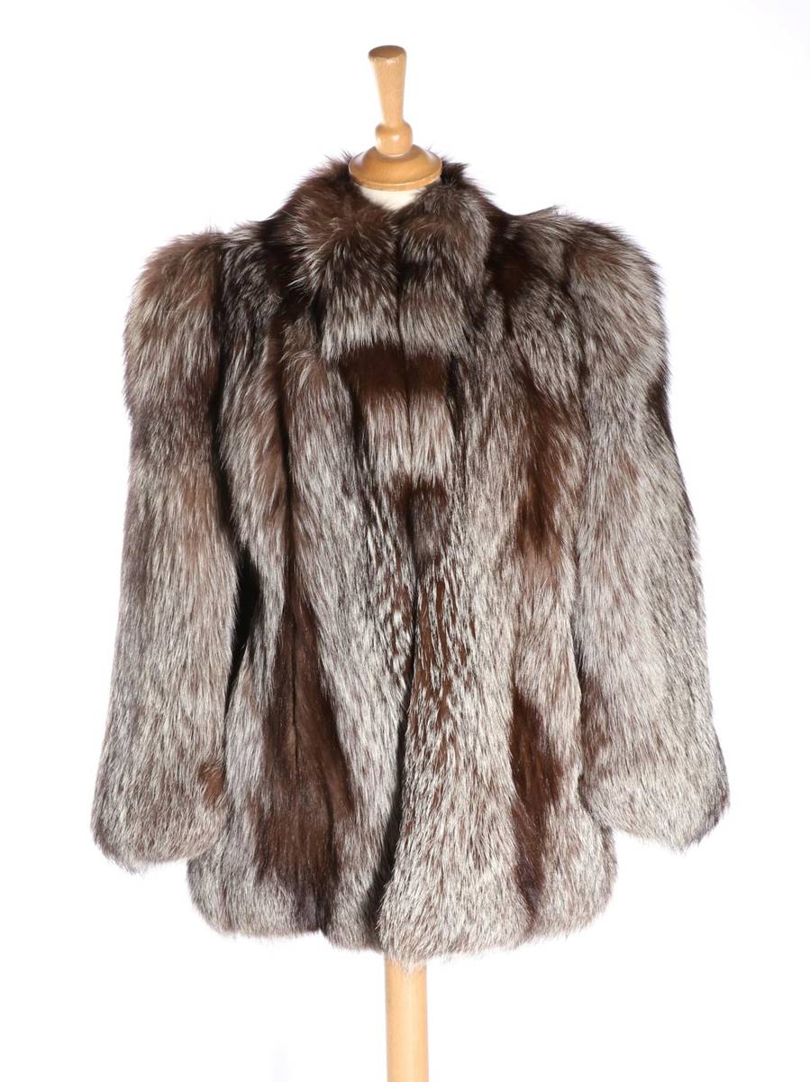 Lot 2150 - Ross Furriers Leeds Silver Fox Fur Jacket