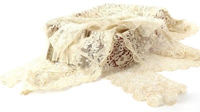 Lot 2079 - Assorted 19th Century and Later Cream Lace, including handkerchiefs, Honiton collar and trim,...