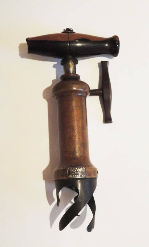 Lot 240 - A Lund's Queens Patent Corkscrew, the barrel with applied plaque "Lund's Patent 57 Cornhill" (a.f.)