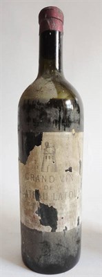 Lot 4 - Chateau Latour 1922, Pauillac U: mid/low shoulder, nicked and partially incomplete label,...