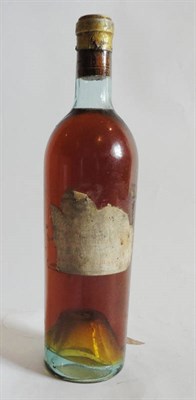 Lot 109 - Chateau d'Yquem 1940, Sauternes U: top shoulder, label bin soiled, trimmed capsule