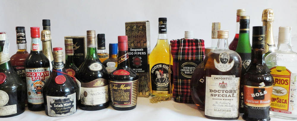 Lot 156 - A Mixed Parcel of Whisky and Spirits Including;  Dimple, Seagrams Hundred Pipers, Scots Grey De...