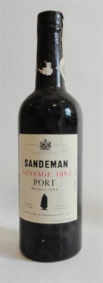 Lot 159 - Sandeman 1962, vintage port U: top shoulder