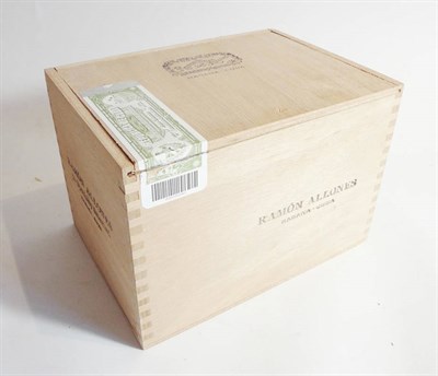 Lot 200 - Ramon Allones Specially Selected, box of 50, marked OGA DIC 11 to base